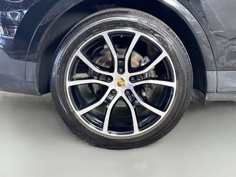 Used 2023 Porsche Cayenne AWD/4WD image 33