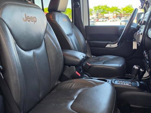 Used 2017 Jeep Wrangler Unlimited Sahara w/ Dual Top Group AWD/4WD image 12