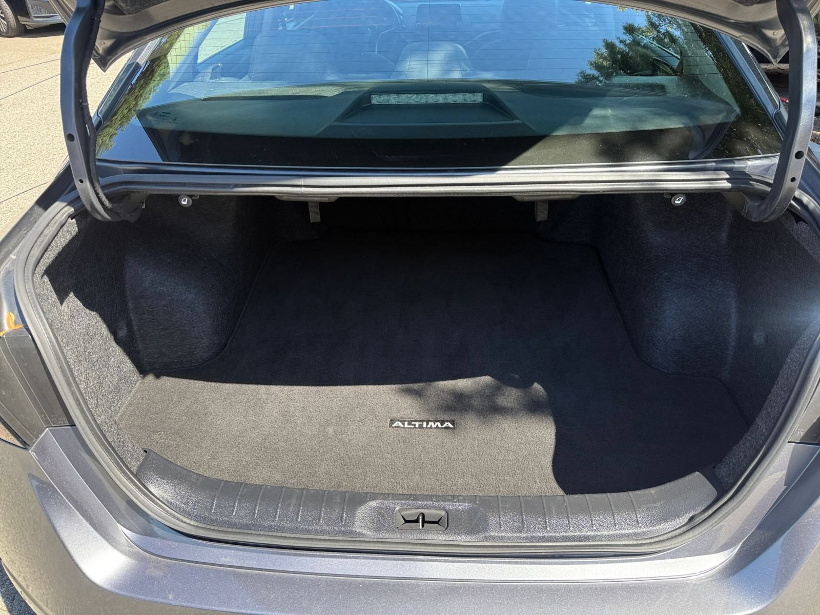 Used 2025 Nissan Altima 2.5 SV FWD image 31