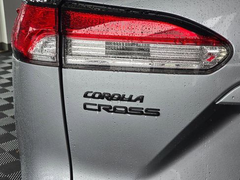 Used 2024 Toyota Corolla Cross AWD Hybrid image 13