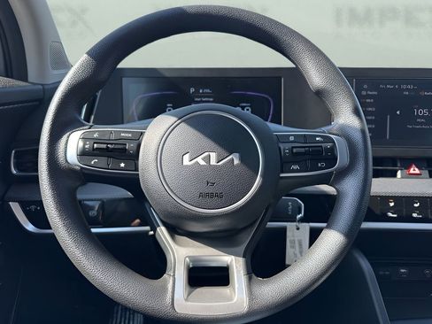 Used 2025 Kia Sportage LX image 12