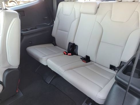 Used 2023 Kia Telluride S w/ S Sunroof Package FWD image 18