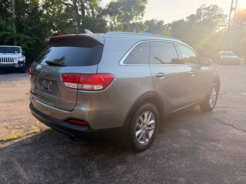 Used 2018 Kia Sorento FWD image 7