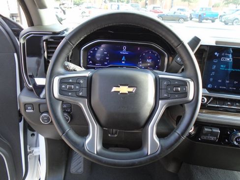 Used 2025 Chevrolet Silverado 1500 LT image 15