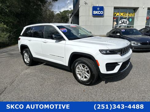 Used 2022 Jeep Grand Cherokee Laredo image 7