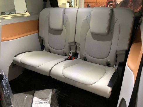 New 2025 Volkswagen ID. Buzz Pro S Plus image 39