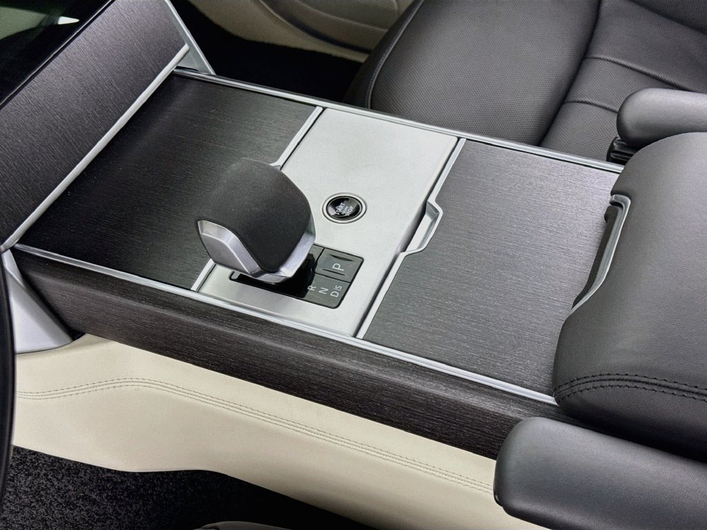Used 2024 Land Rover Range Rover SE AWD/4WD image 21