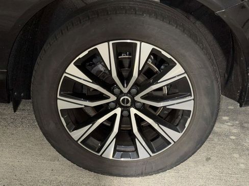 Used 2023 Volvo XC60 B5 Plus w/ Protection Package Premier AWD/4WD image 6