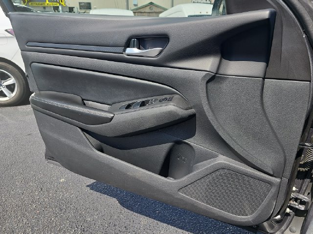 Used 2024 Nissan Altima 2.5 SV FWD image 24