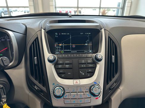 Used 2017 Chevrolet Equinox Premier w/ Enhanced Convenience Package AWD/4WD image 17