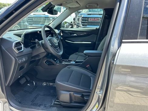 Used 2025 Chevrolet TrailBlazer LT AWD/4WD image 9