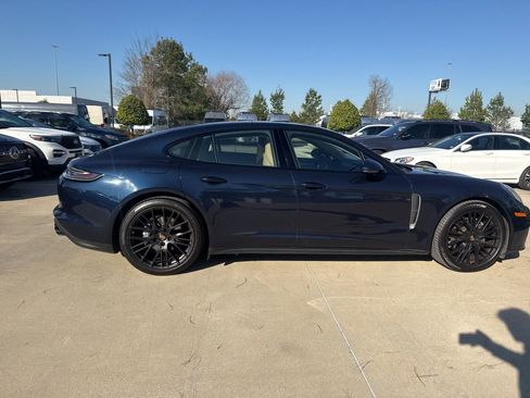 Used 2022 Porsche Panamera Platinum Edition image 3