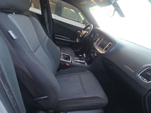 Used 2022 Dodge Charger SXT RWD image 9