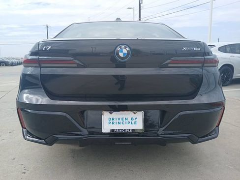 New 2025 BMW i7 xDrive60 AWD/4WD image 8