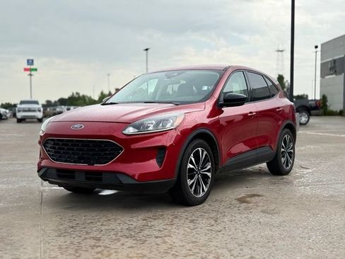 Certified 2022 Ford Escape SE w/ SE Sport Appearance Package FWD image 3