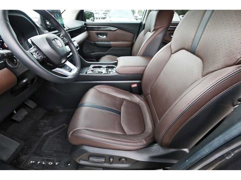 Used 2025 Honda Pilot Elite image 12