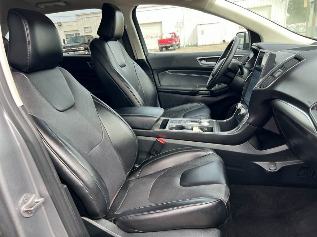 Used 2022 Ford Edge Titanium w/ Equipment Group 301A AWD/4WD image 39