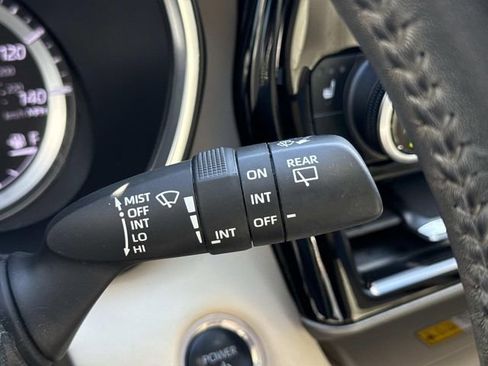 Used 2024 Toyota Highlander XLE image 26