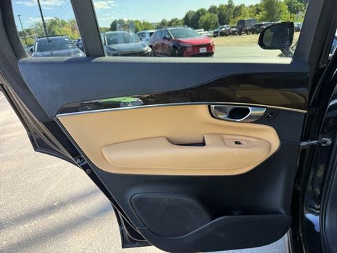 Used 2018 Volvo XC90 T6 Momentum w/ Convenience Package AWD/4WD image 20