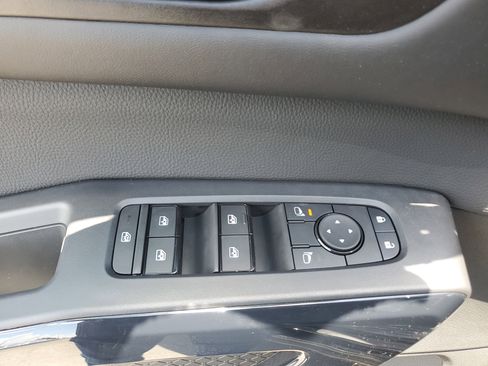 New 2025 Nissan Pathfinder S image 14