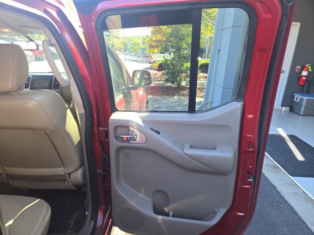 Used 2011 Nissan Frontier SL AWD/4WD image 18