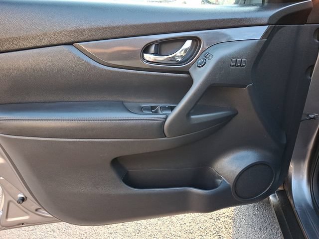 Used 2018 Nissan Rogue SV w/ Premium Package AWD/4WD image 12