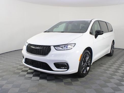 New 2026 Chrysler Pacifica Select image 24