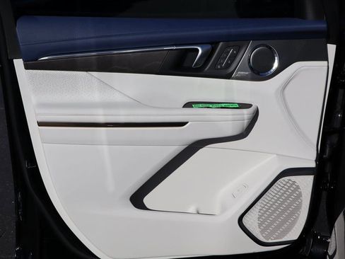 New 2026 Buick Enclave Avenir w/ Super Cruise Package FWD image 9