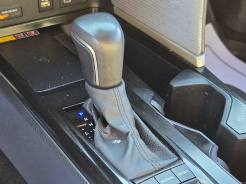 Used 2025 Toyota Camry SE w/ Convenience Package FWD image 33