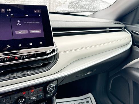 Used 2025 Jeep Compass Limited image 24