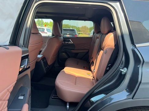 New 2025 Mitsubishi Outlander SEL image 11