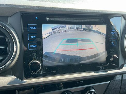 Used 2018 Toyota Tacoma TRD Sport image 22