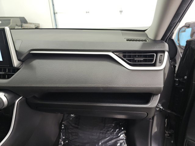 Certified 2025 Toyota RAV4 XLE AWD/4WD image 38