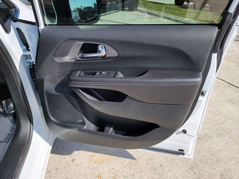 Used 2026 Chrysler Pacifica Select w/ S Appearance Package image 14