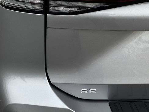 New 2026 Volkswagen Tiguan SE image 7