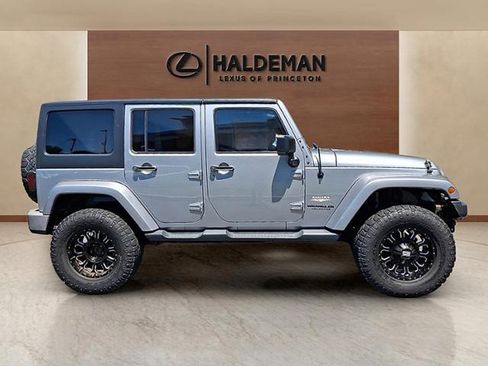 Used 2015 Jeep Wrangler Unlimited Sahara w/ Connectivity Group AWD/4WD image 7