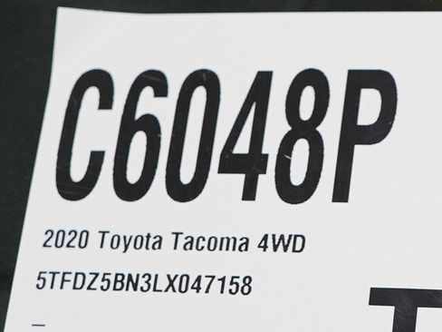 Used 2020 Toyota Tacoma TRD Sport AWD/4WD image 31