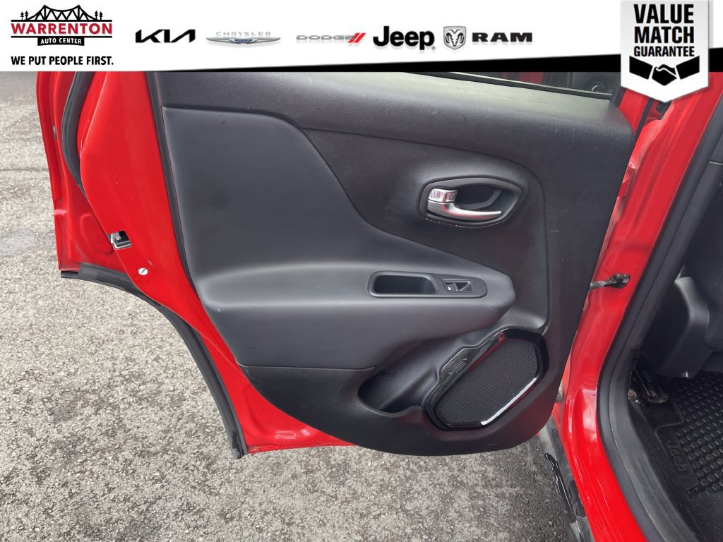 Used 2018 Jeep Renegade Altitude AWD/4WD image 16