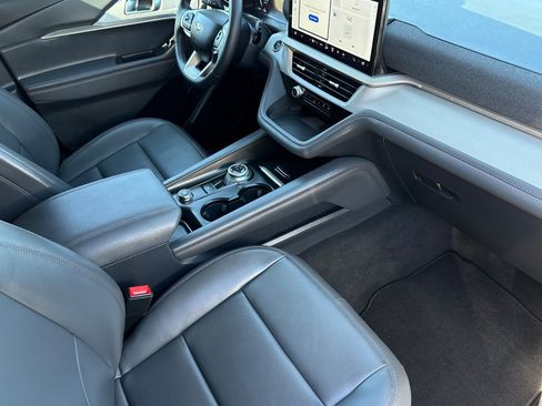 Used 2025 Ford Explorer Active w/ Active Comfort Package image 16