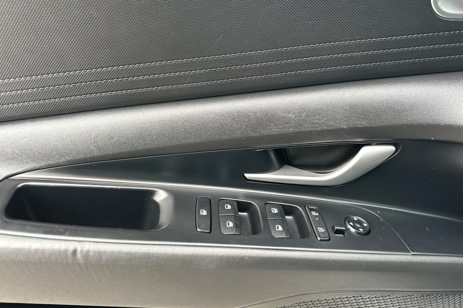 Used 2025 Hyundai Elantra Hybrid FWD image 11