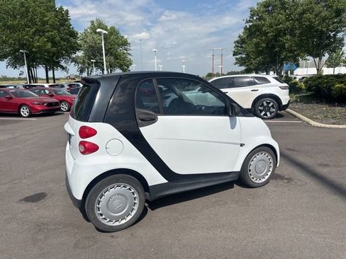 Used 2015 smart fortwo pure RWD image 9