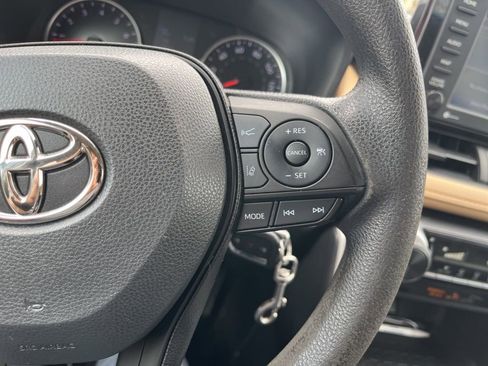Used 2022 Toyota RAV4 LE image 13