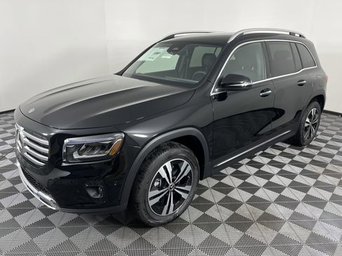 New 2025 Mercedes-Benz GLB 250 4MATIC image 8
