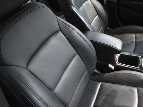 Used 2018 Chevrolet Cruze Premier FWD image 22