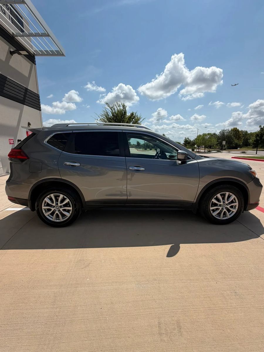 Used 2017 Nissan Rogue SV w/ SV Premium Package FWD image 6
