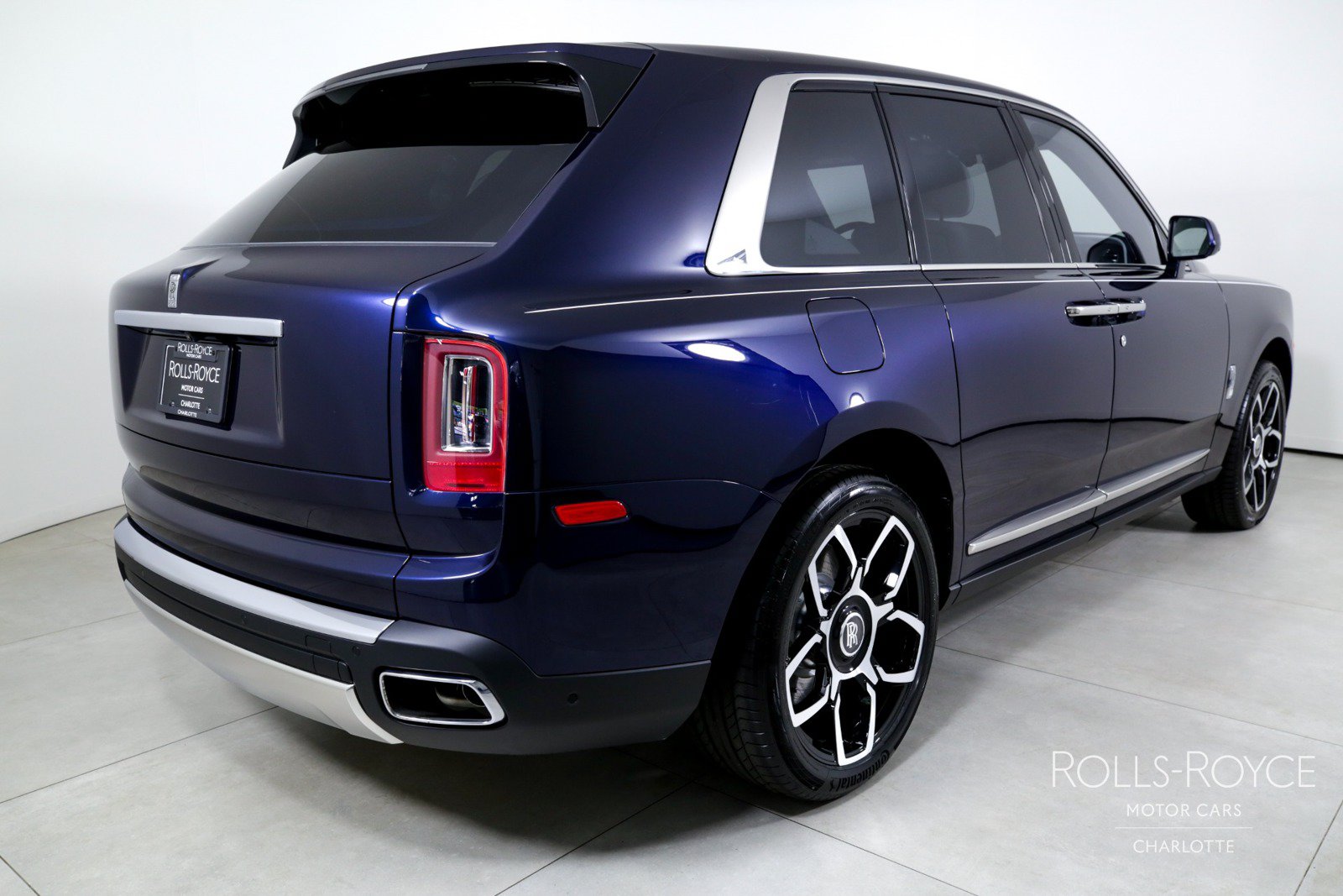 Certified 2024 Rolls-Royce Cullinan AWD/4WD image 2