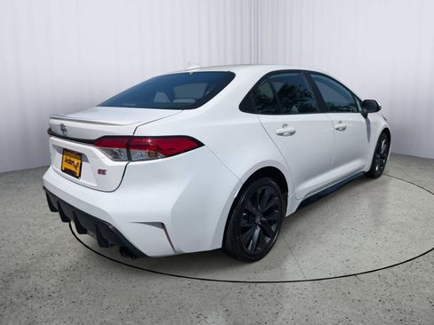 Used 2024 Toyota Corolla SE w/ SE Premium Package FWD image 3