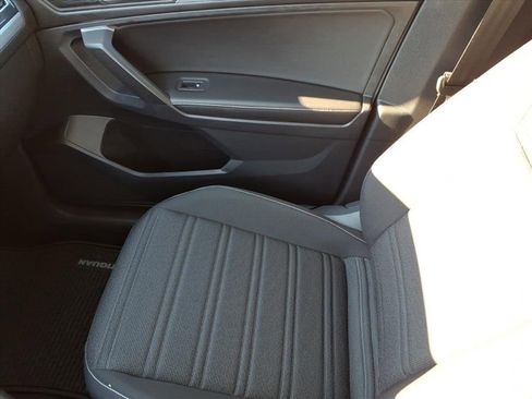 Used 2022 Volkswagen Tiguan S image 31
