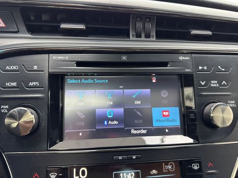 Used 2016 Toyota Avalon Limited FWD image 25