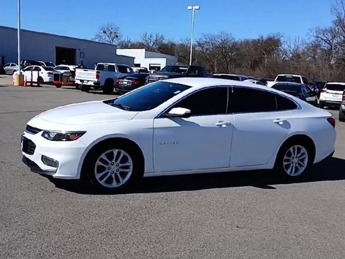 Used 2018 Chevrolet Malibu LT image 4